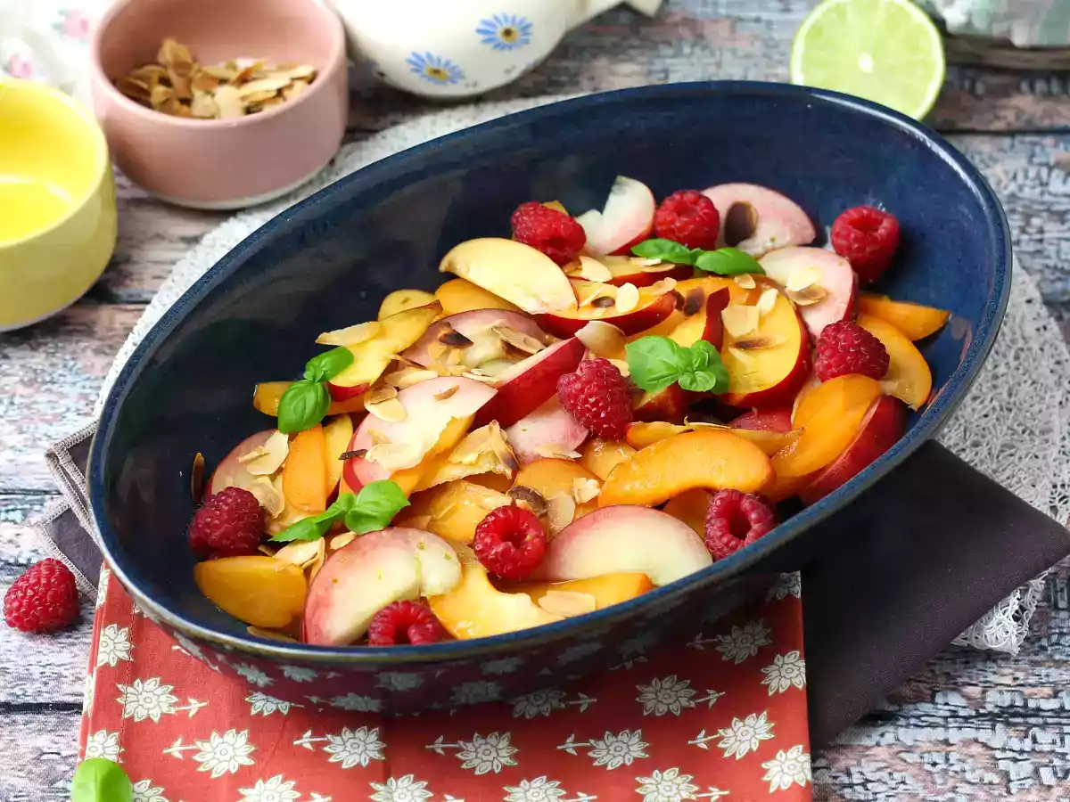 Fruit salad: peach apricot raspberry super gourmet! - photo 4