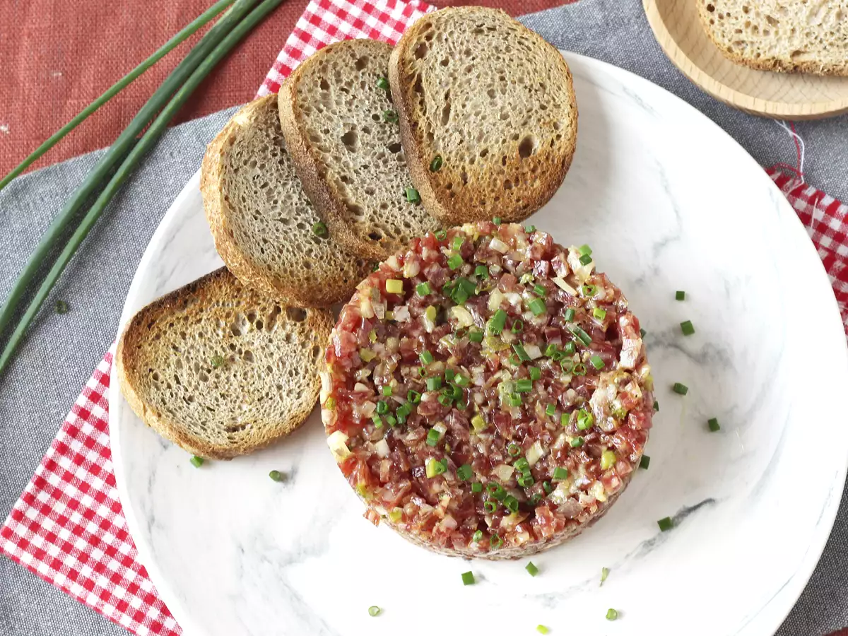 Fuet tartare: a quick version of the classic steak tartare - photo 2