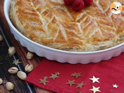 Galette des rois frangipane cake with raspberry pistachio - photo 2