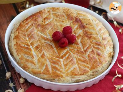 Galette des rois frangipane cake with raspberry pistachio - photo 4