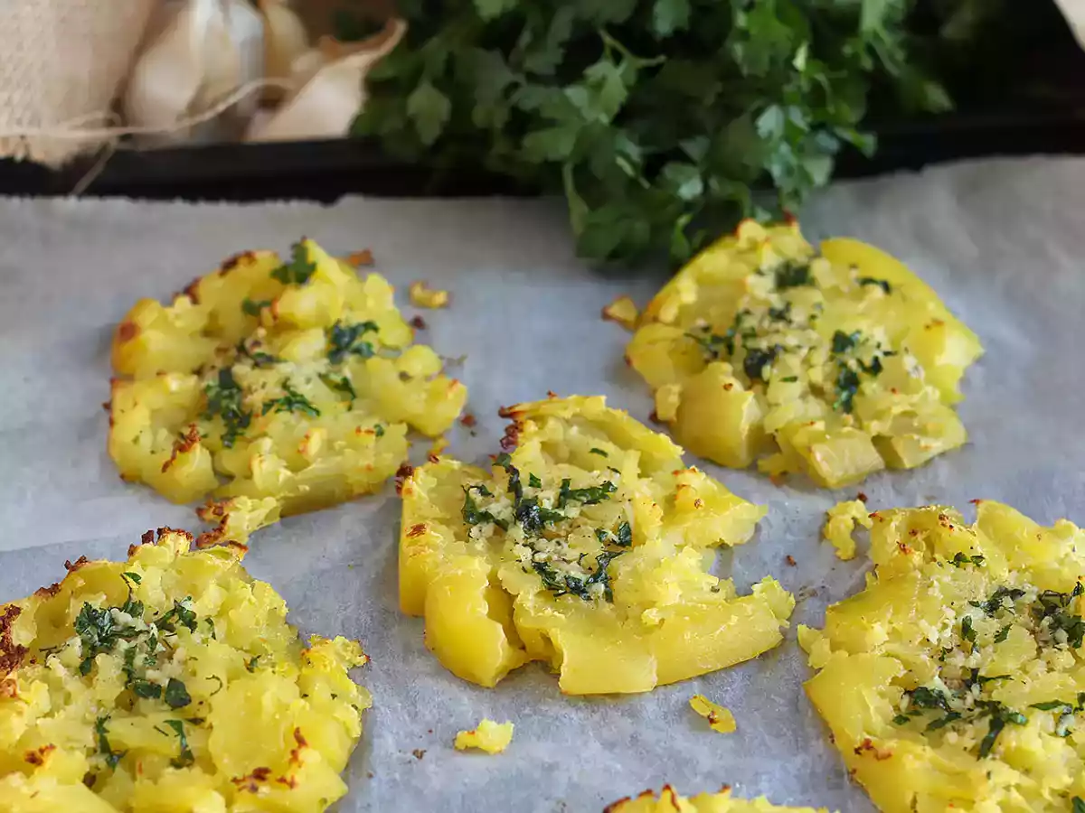 Garlic and parsley mashed potatoes, the ideal side dish!