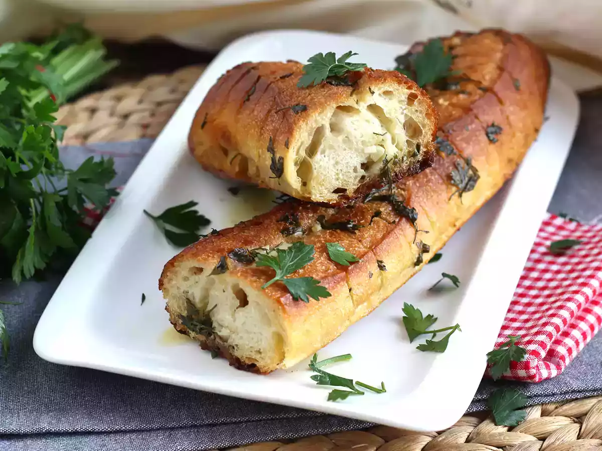Garlic bread - video recipe !
