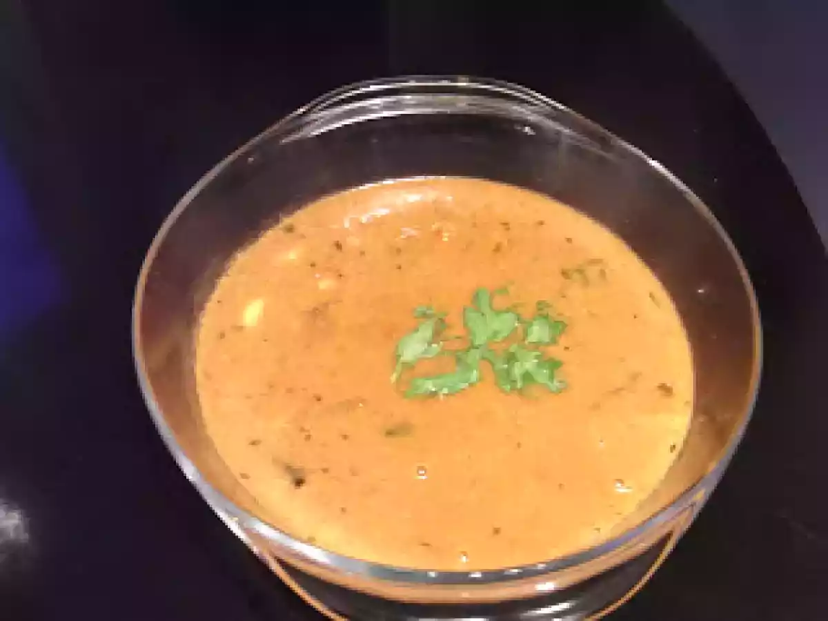 Garlic Curry / Pundu Kozhambu / Vellipai Koora
