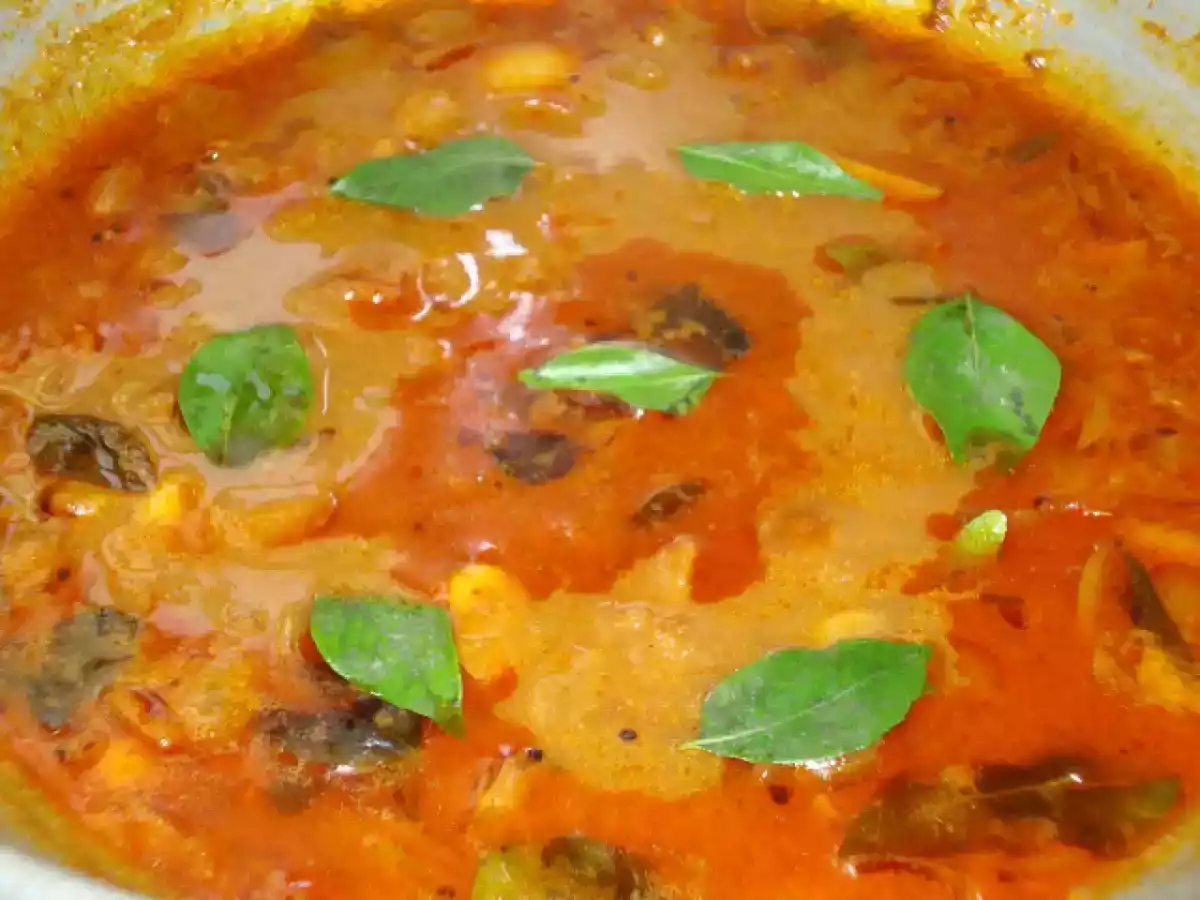 Garlic Gravy / Puundu Kolambu