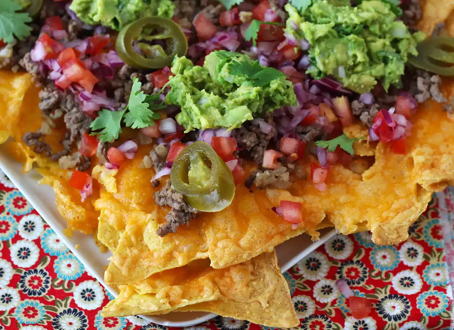 Garnished nachos perfect for an aperitif dinner!