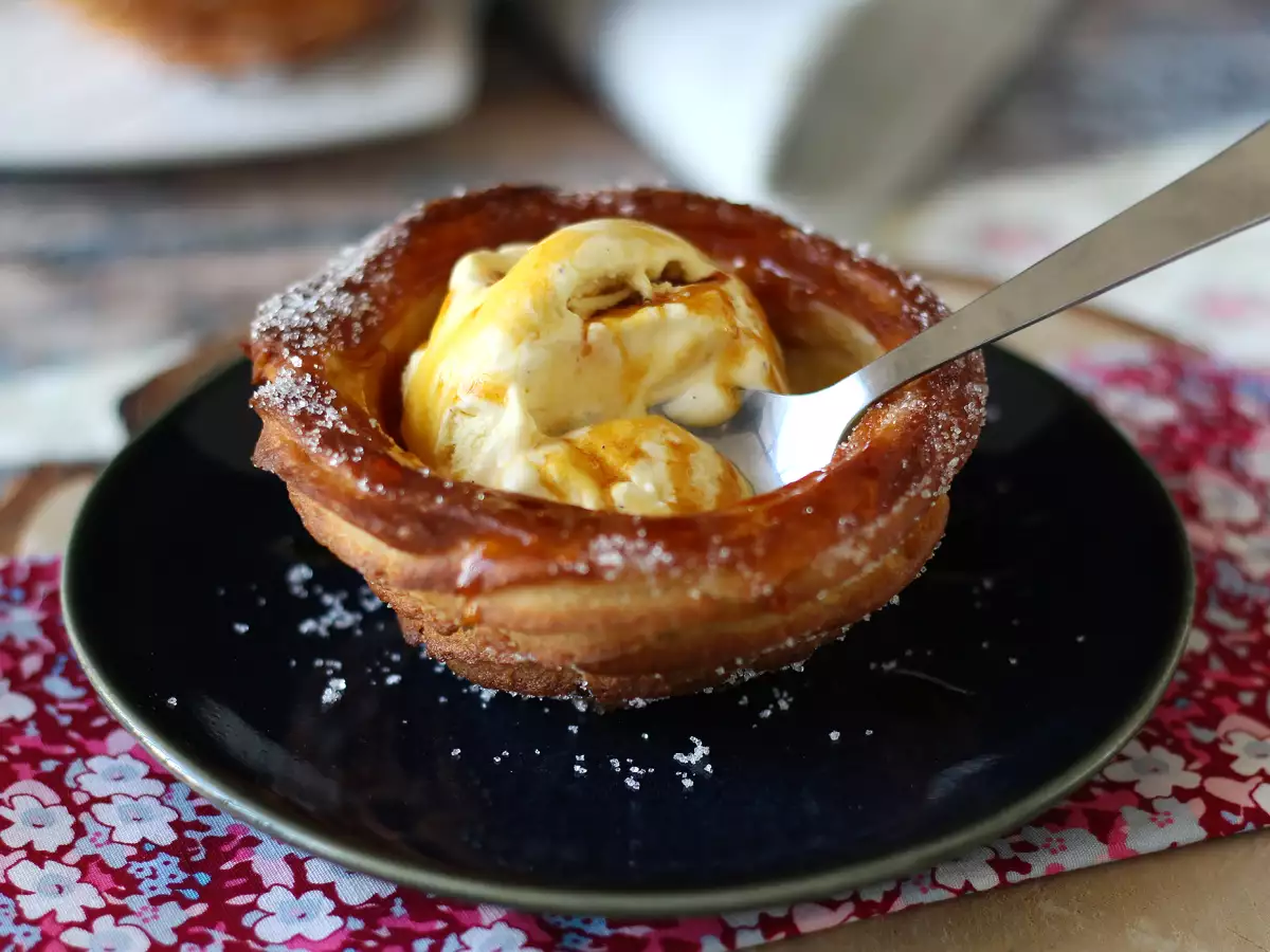 Generously filled baked churro bowls - photo 4