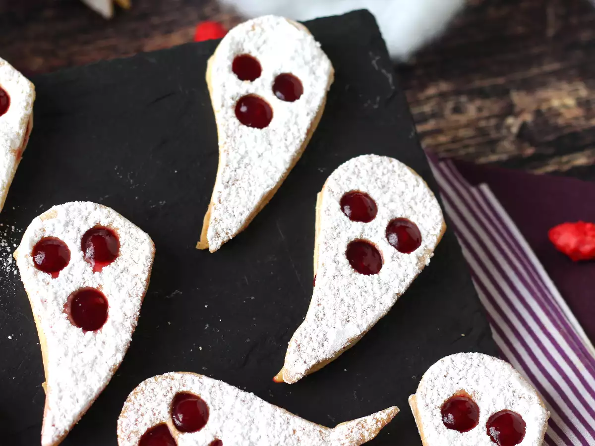 Ghost cookies: the easiest and funniest Halloween recipe to make with children - photo 3