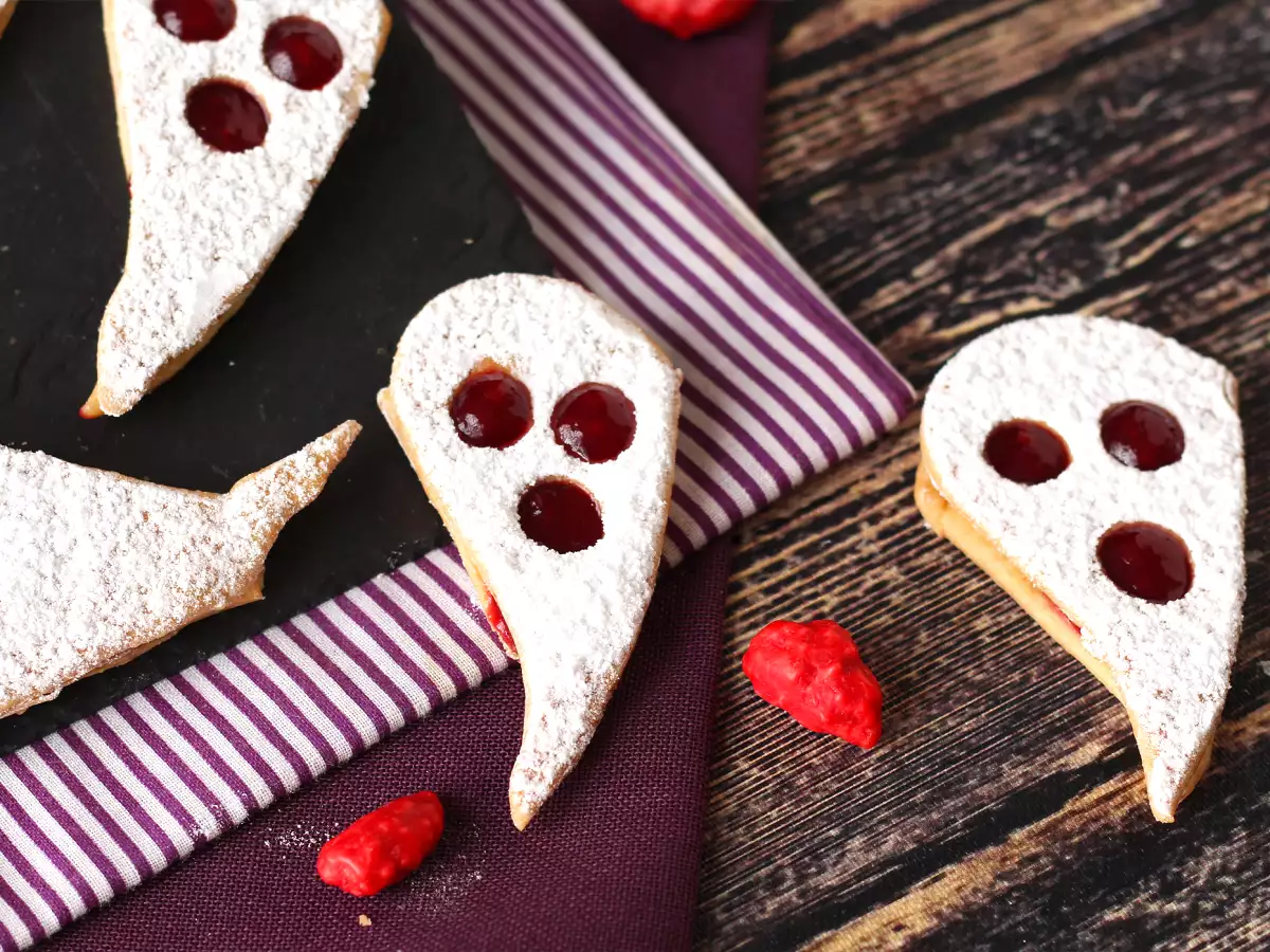 Ghost cookies: the easiest and funniest Halloween recipe to make with children - photo 4
