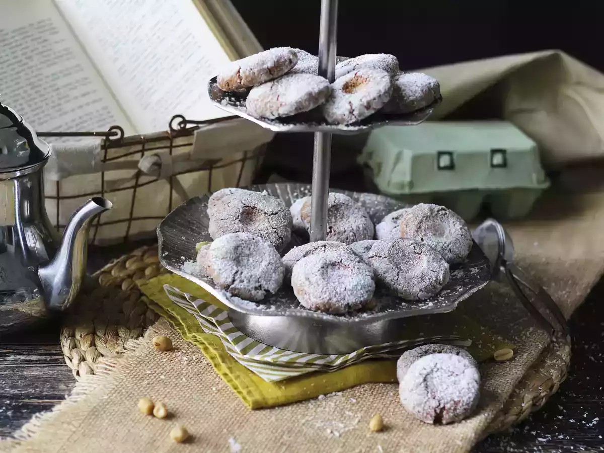 Ghriba almond and coconut cookies, a classic of Moroccan pastry making - photo 5