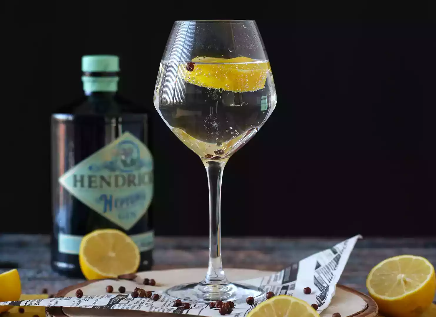 Gin tonic, easy and quick cocktail recipe