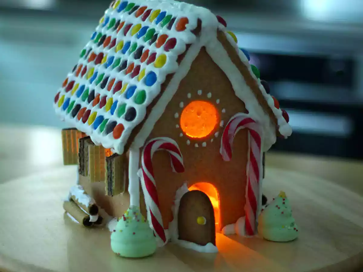 Gingerbread house for christmas - photo 2