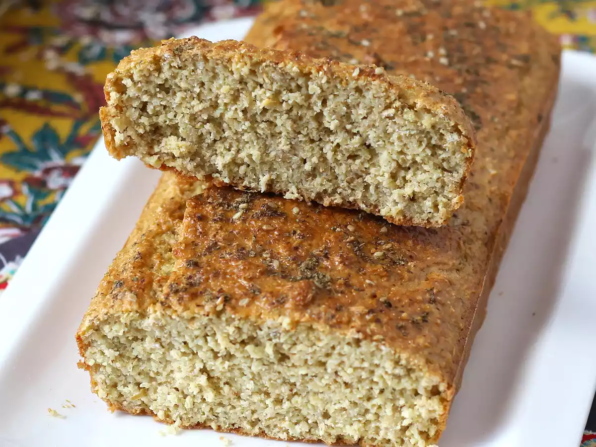 Gluten-free oatmeal bread with yogurt and eggs: a healthy and easy-to-make recipe