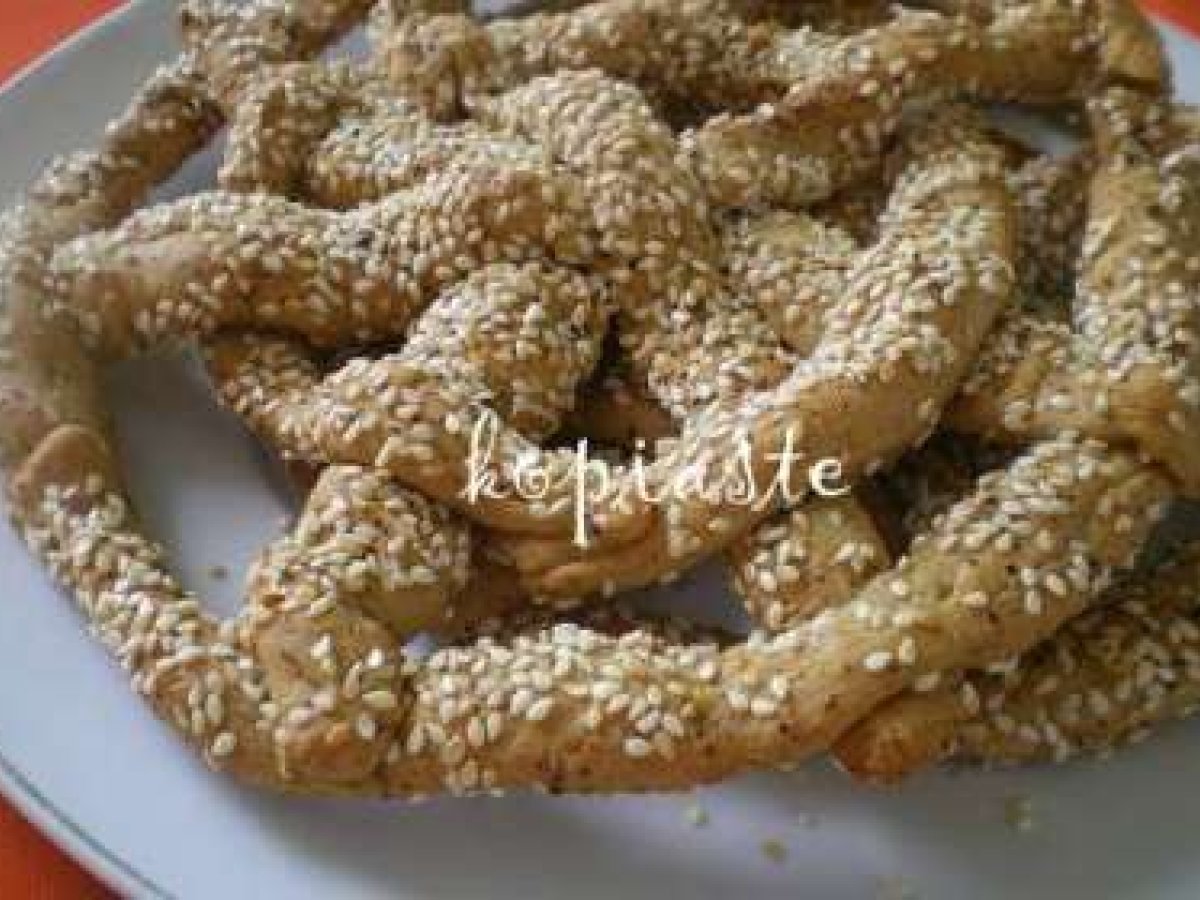 Glystarkes (Cypriot crusty, sesame rusks)