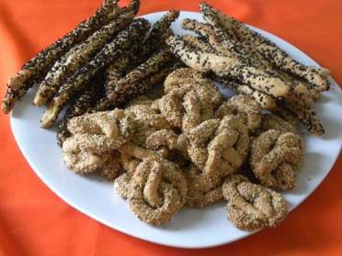 Glystarkes (Cypriot crusty, sesame rusks) - photo 2