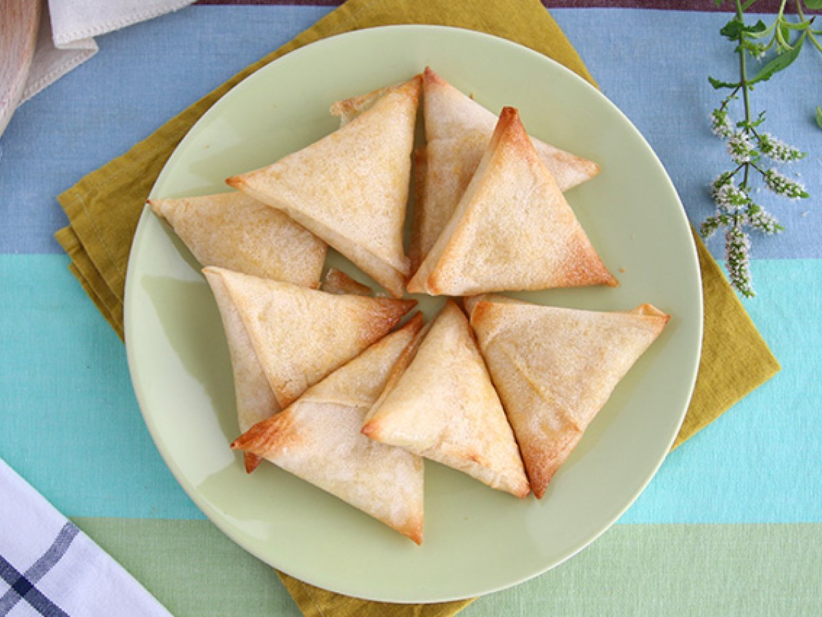 Goat cheese and honey samosas - photo 2