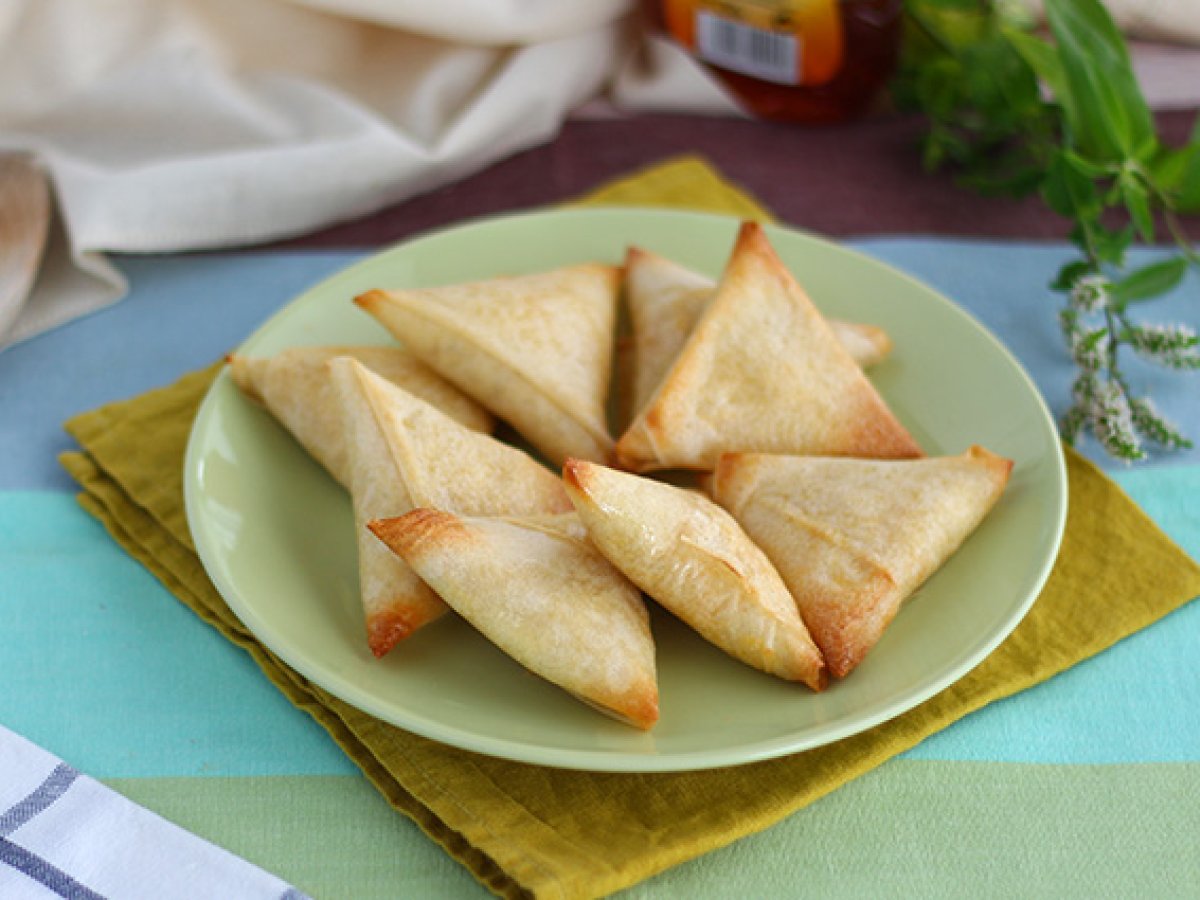 Goat cheese and honey samosas - photo 3