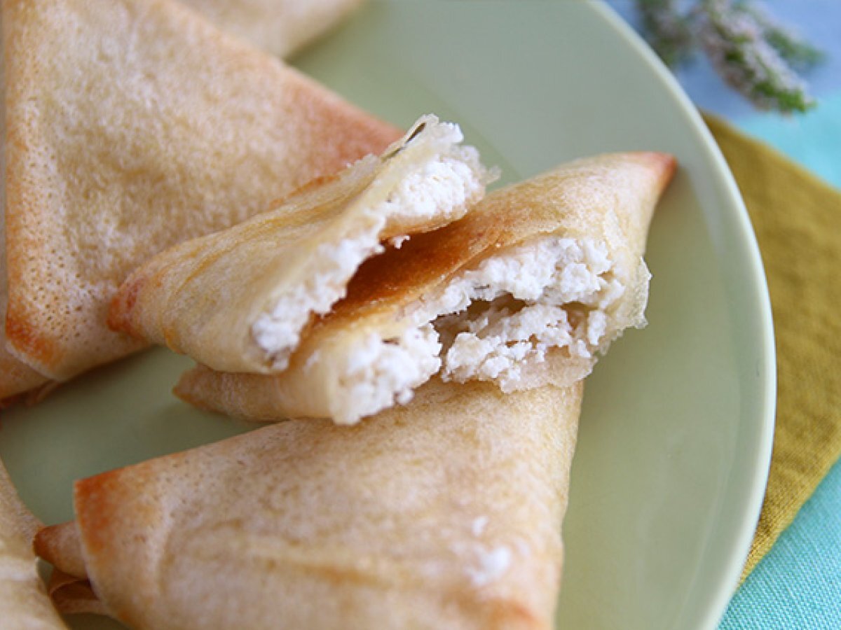 Goat cheese and honey samosas - photo 4