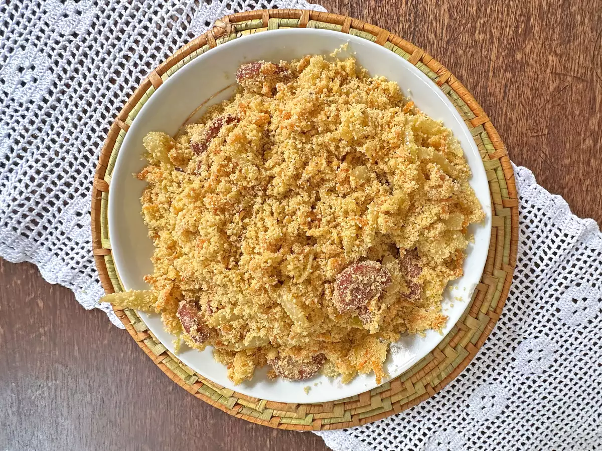 Golden calabresa sausage farofa with egg and carrot - photo 3