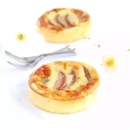 Gorgonzola cheese & pear tart recipe