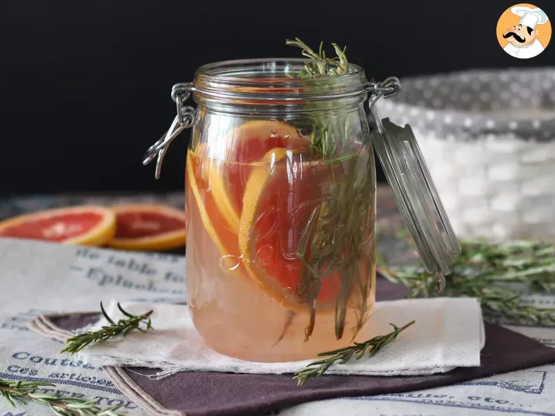 Grapefruit and rosemary flavored water: the detox drink without added sugar, photo 1
