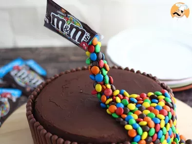 How to make a gravity defying cake - 8 simple tips! - CakeFlix