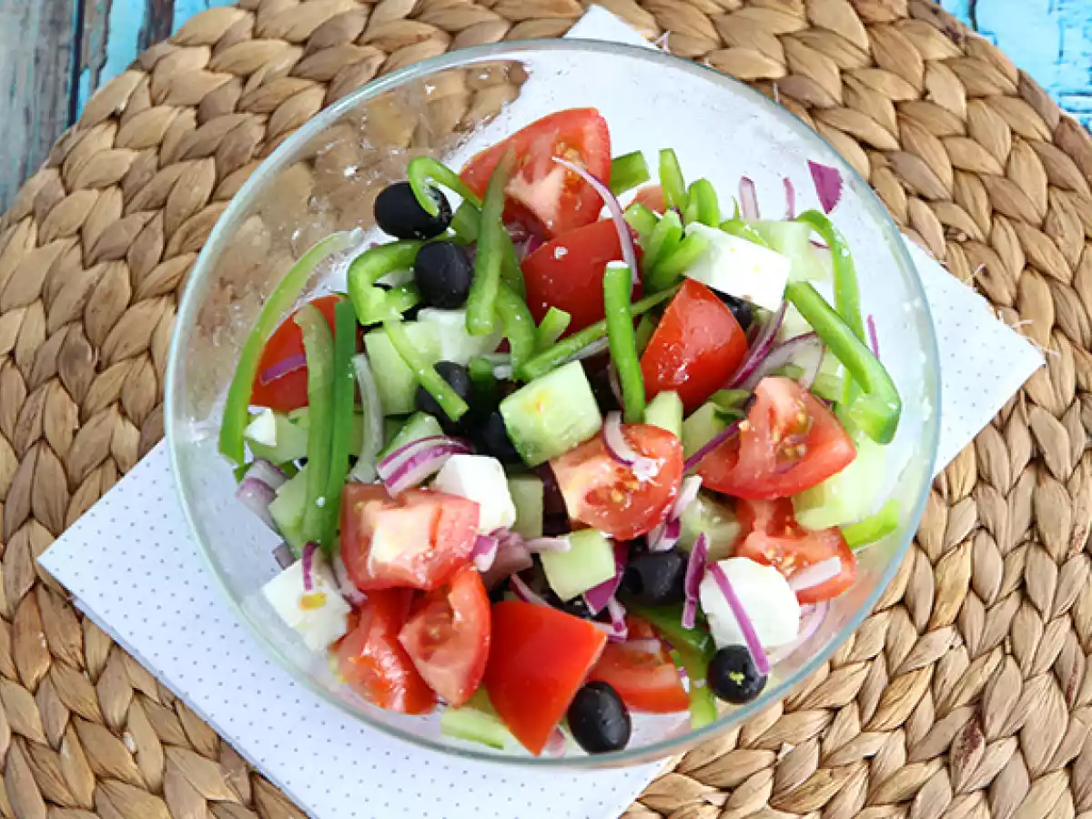 Greek salad or horiatiki - photo 2