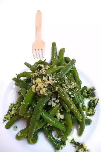 Green beans recipe with garlic, ginger, lime dressing