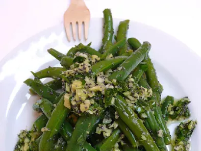 Green beans with a garlic, ginger, lime, parsley dressing and poppy seeds