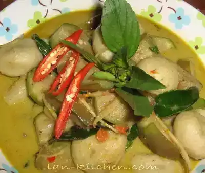 Green curry fish ball recipe (kaeng keaw wan luk chin pla)