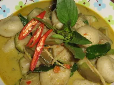 Green Curry with Fish Ball (Kaeng Keaw Wan Luk Chin Pla Klay)
