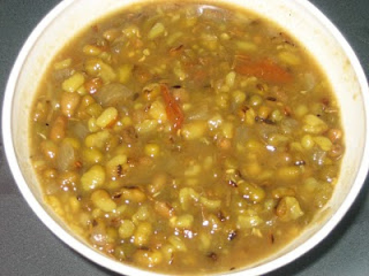 Green Gram and Moth Beans Daal (Moong Sabut aur Moth)