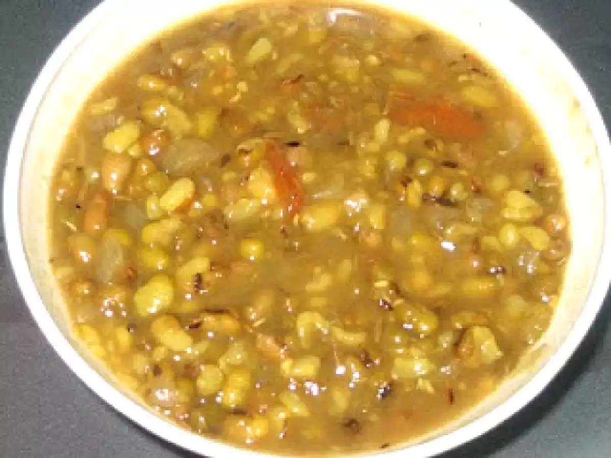 Green Gram and Moth Beans Daal (Moong Sabut aur Moth)