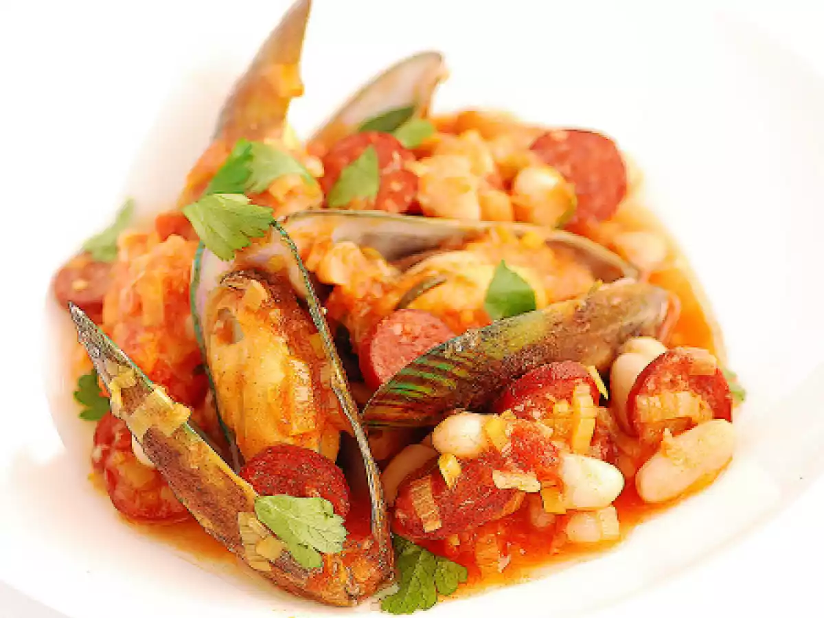 Green Lipped Mussels with Haricot Bean & Chorizo Sausage