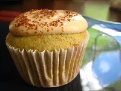 Green Mung Bean Cupcakes with Palm Sugar Buttercream Frosting - photo 2