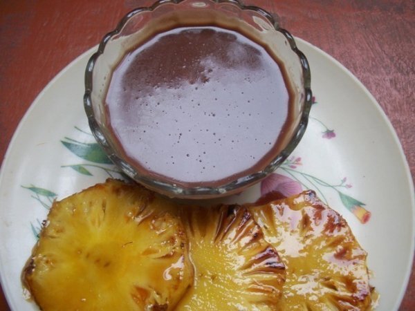 Grilled Pineapple with Chocolate Sauce