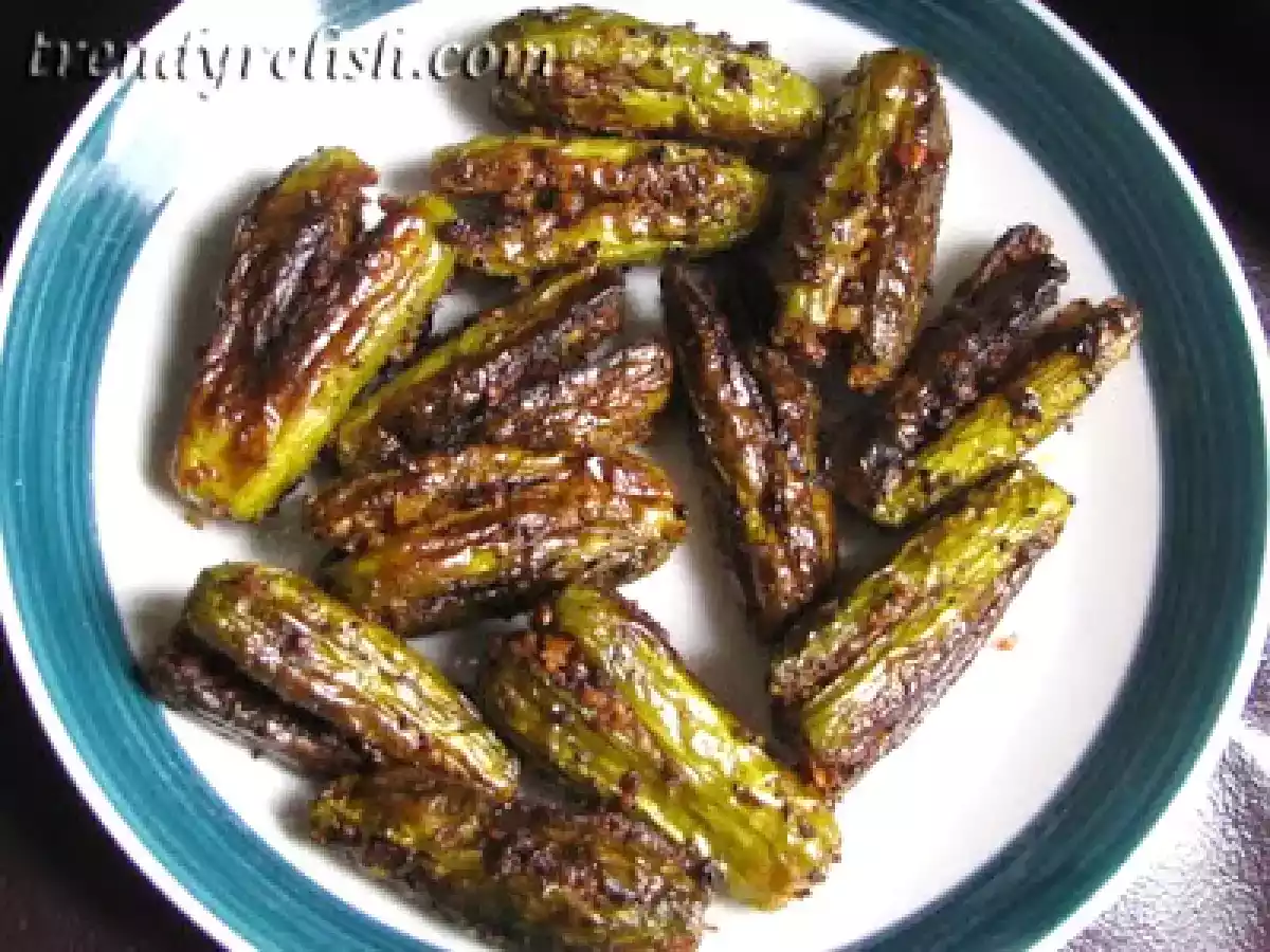 Gutti Dondakaya Koora (Stuffed Ivy Gourd) (Dry Curry)