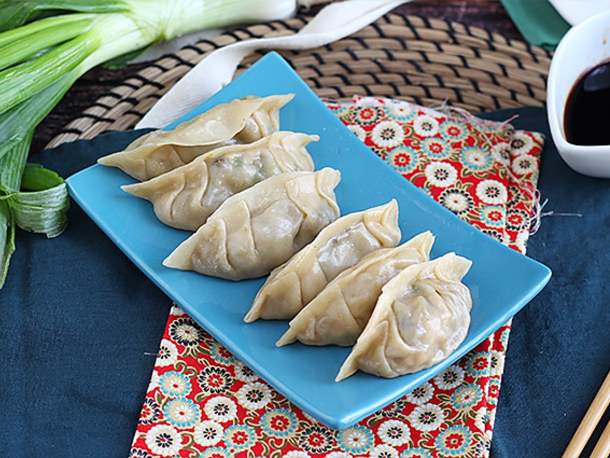 Gyozas stuffed with chicken, carrots and mushrooms - dumplings - photo 2