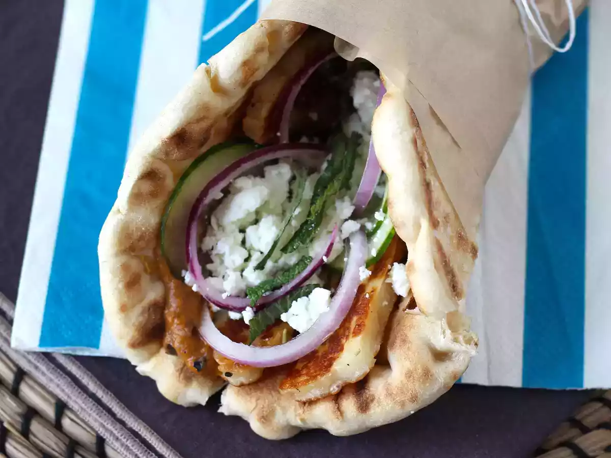 Gyros with halloumi, a vegetarian version of the greek sandwich! - photo 3