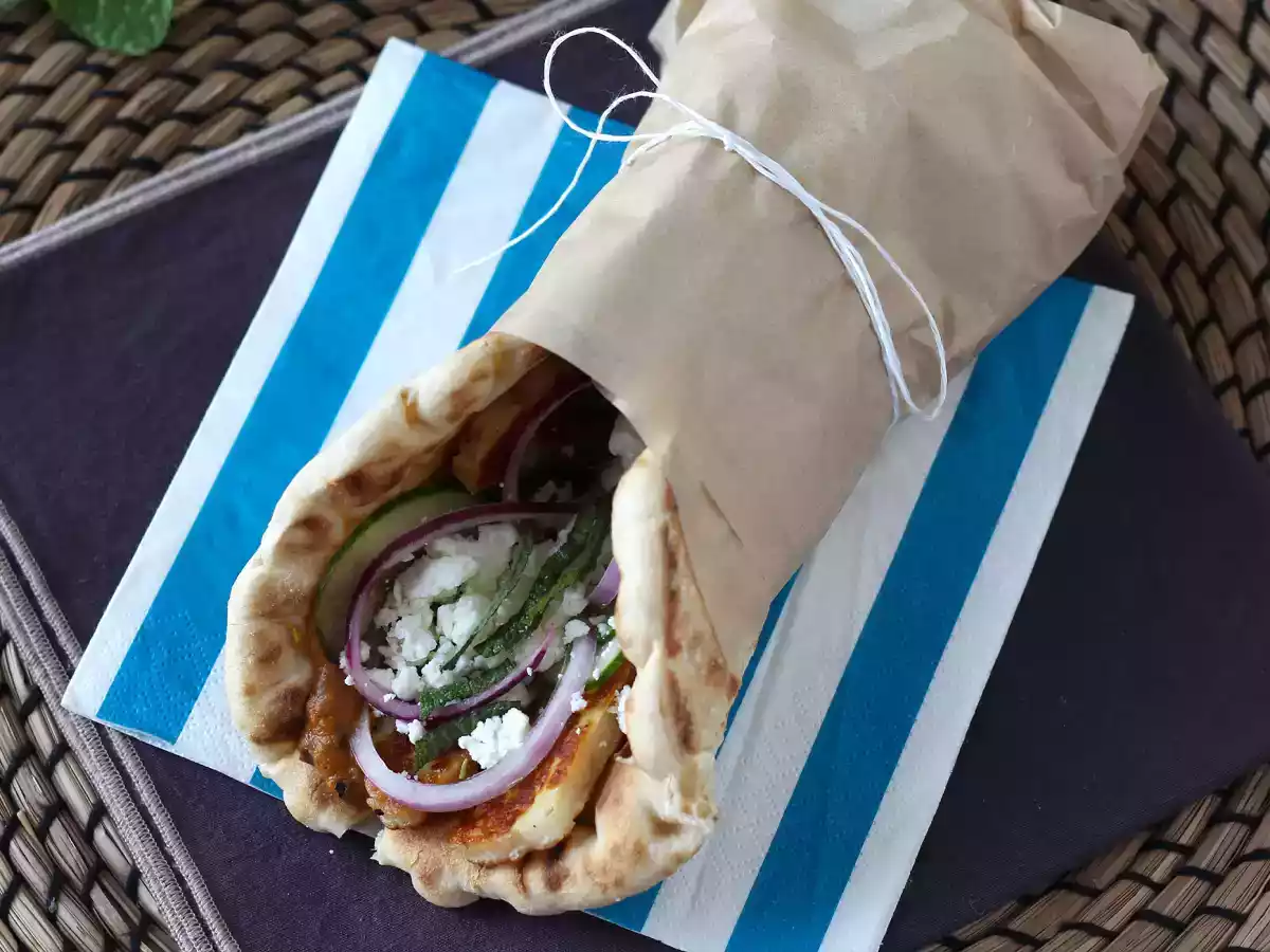 Gyros with halloumi, a vegetarian version of the greek sandwich! - photo 4