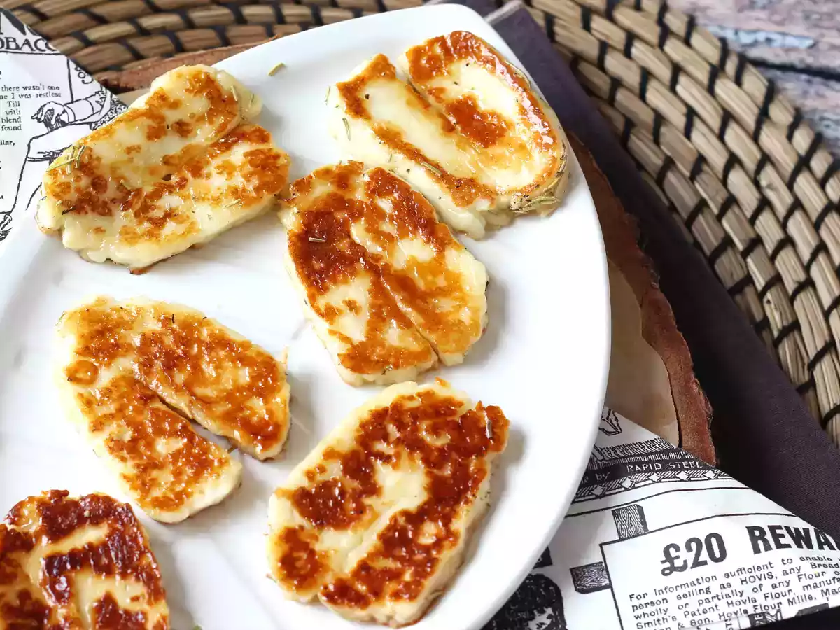 Halloumi pan-fried sweet and sour with honey and rosemary - photo 4