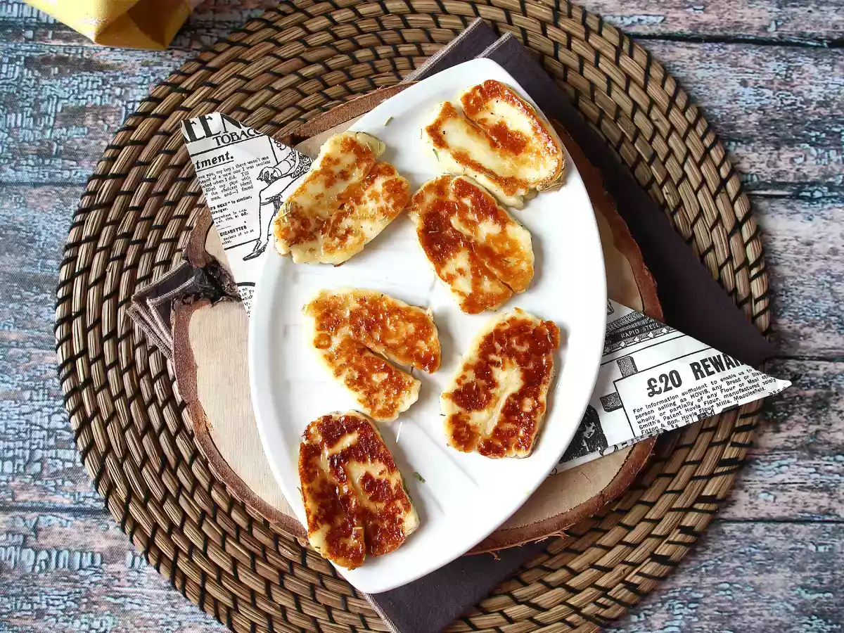 Halloumi pan-fried sweet and sour with honey and rosemary - photo 5