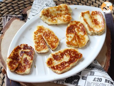 Halloumi pan-fried sweet and sour with honey and rosemary