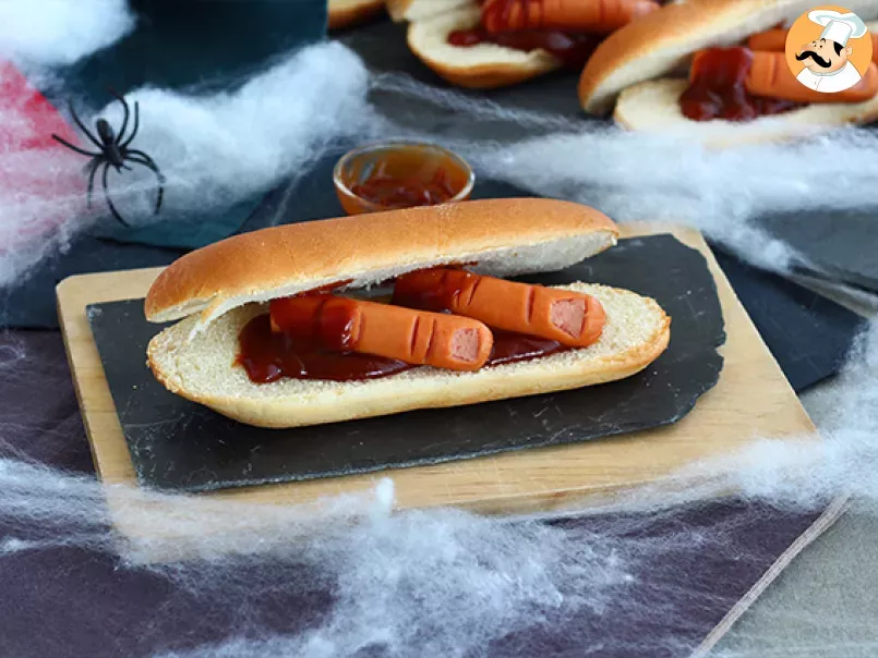 Halloween bloody hot dogs - Recipe Petitchef