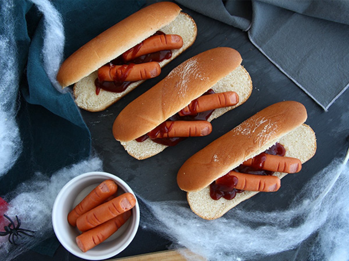 Halloween bloody hot dogs, Recipe Petitchef