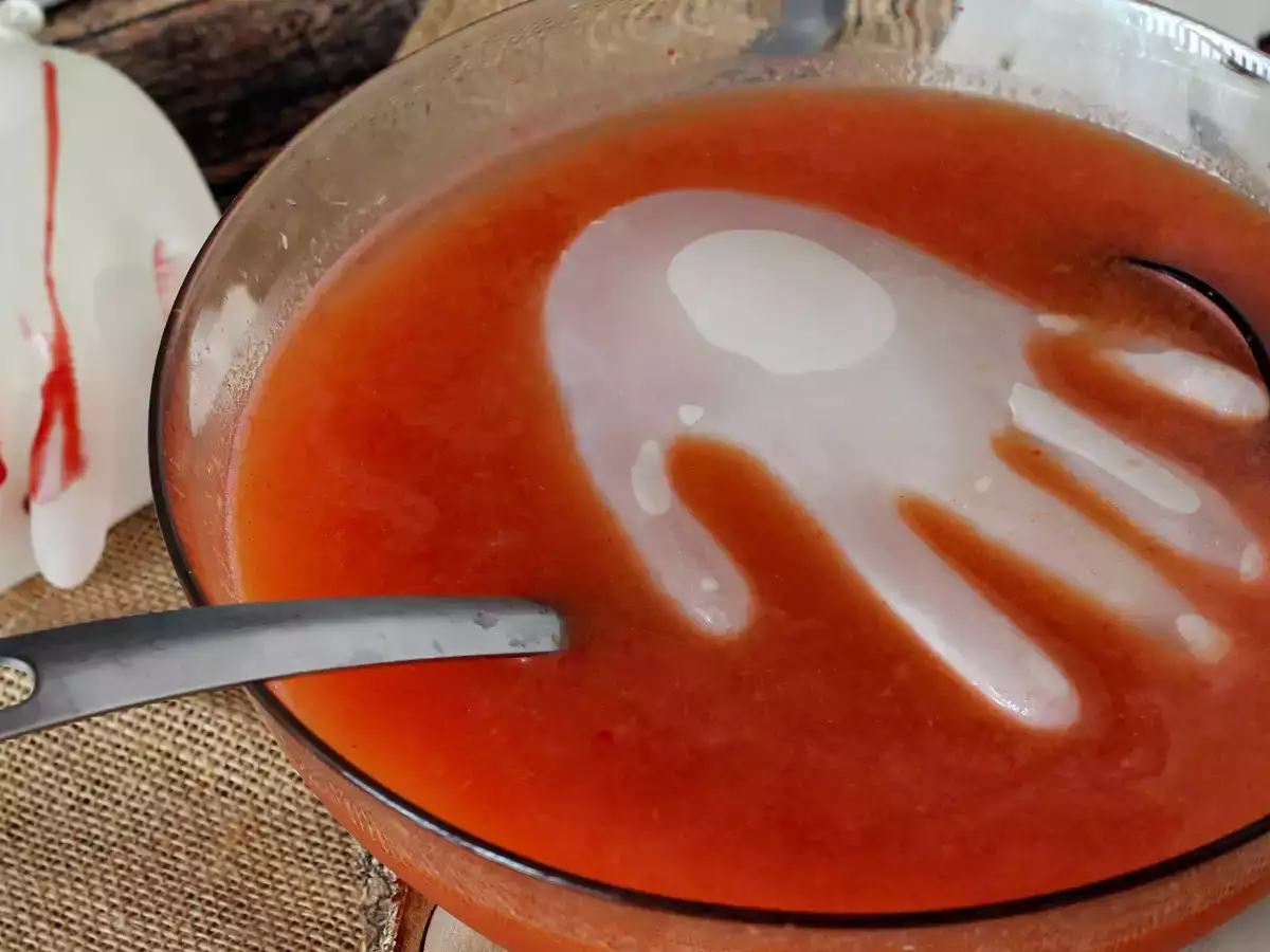 Halloween cocktail with its hand-shaped ice cube – easy tutorial! - photo 5