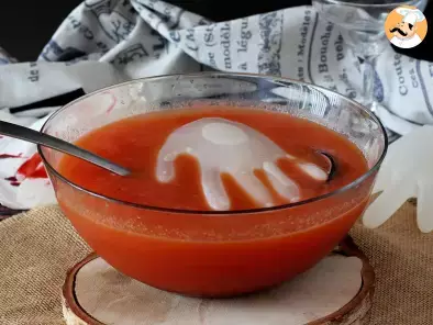 Halloween cocktail with spooky hand ice cube - with video tutorial !