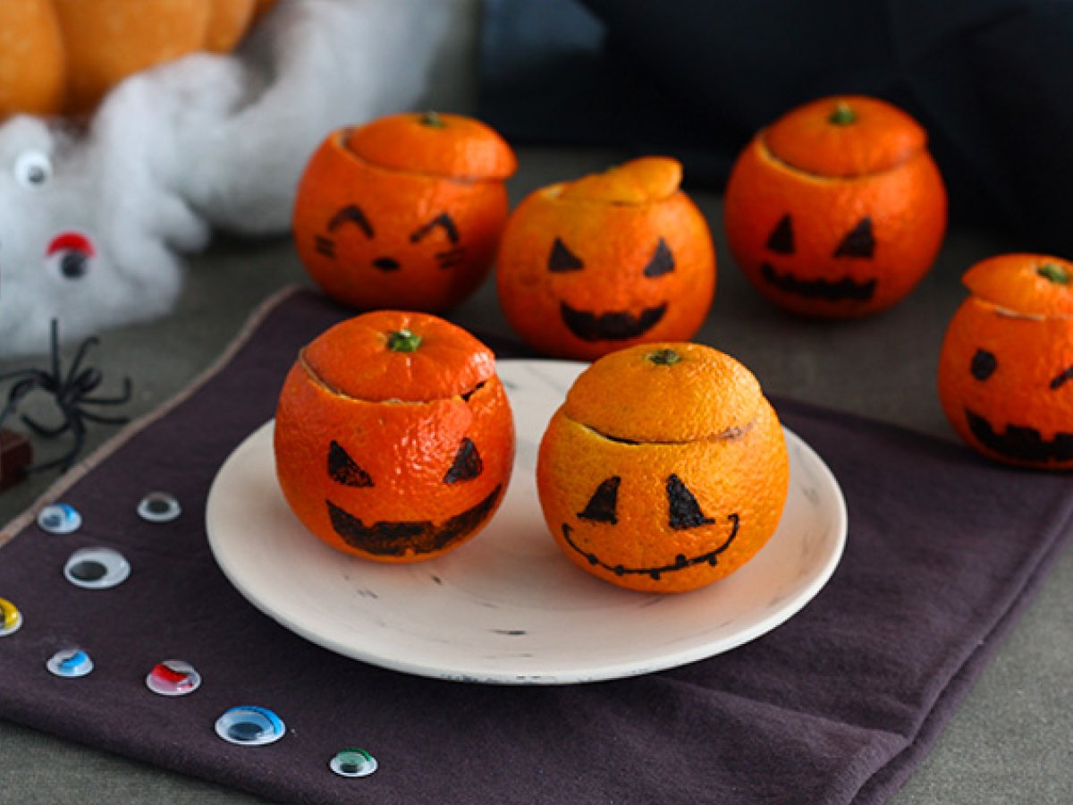 Halloween mandarins with chocolate mousse