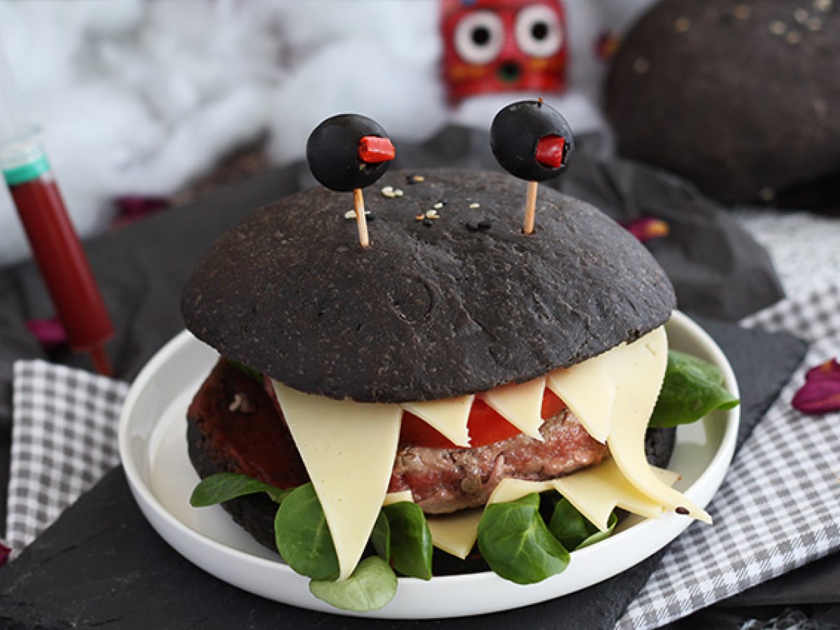 Halloween monster burger - photo 2