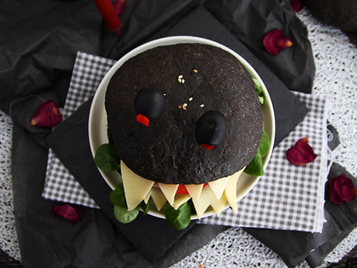 Halloween monster burger - photo 3