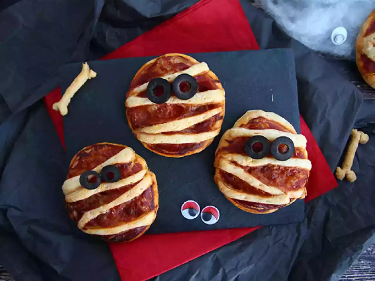 Halloween pizza mummies - photo 2